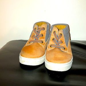 Tan Oomphies size 6c